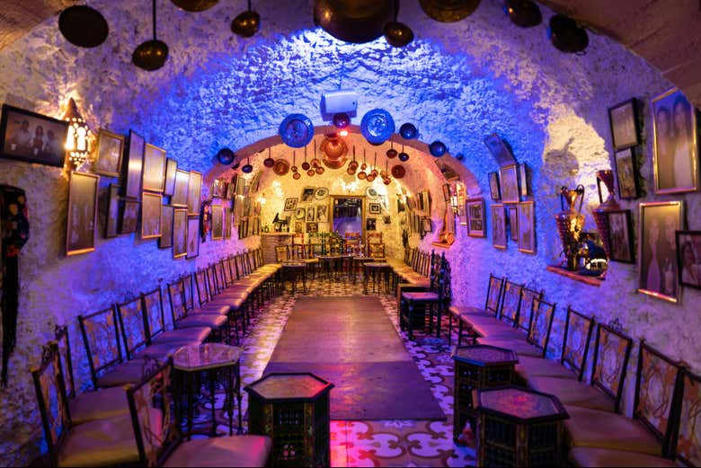 Interior de la cueva flamenca del Sacromonte