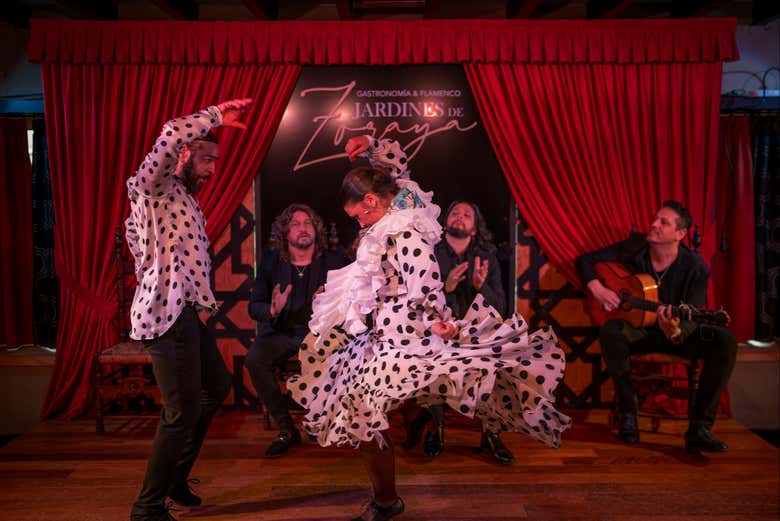 Raimundo Benítez y Fuensanta blanco al baile