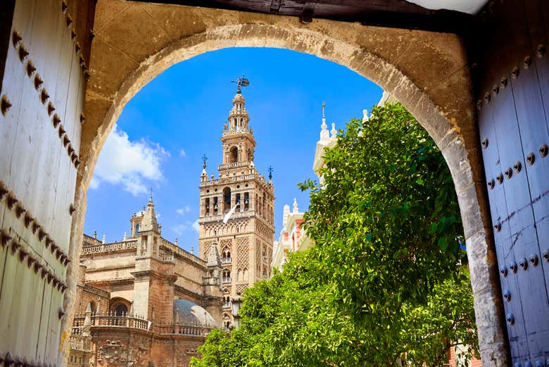 Vue de la Giralda depuis le Real Alcázar de Séville