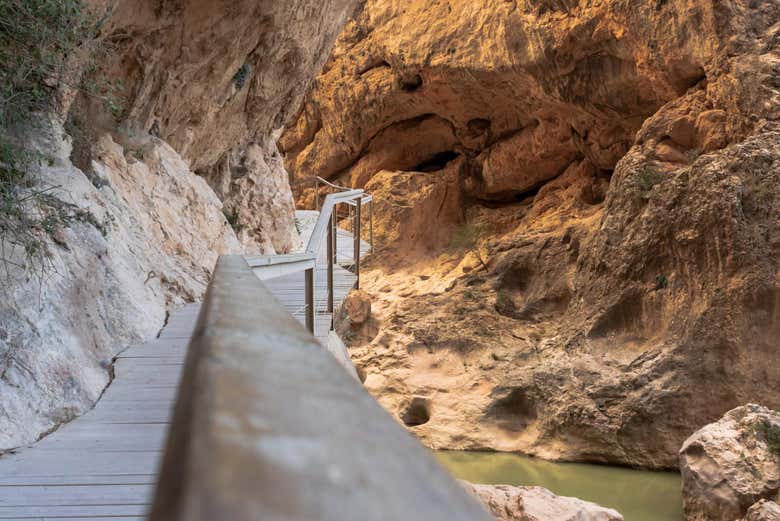 Pasarela sobre el río Velillos
