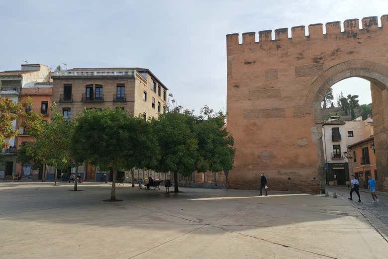 La porte d'Elvira, point de départ de la visite