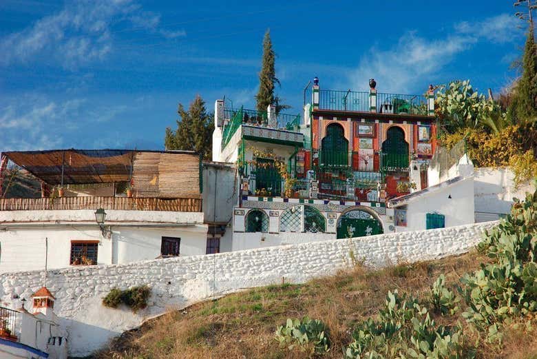 See the cave dwellings of Sacramonte