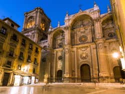 Catedral de Granada al anochecer