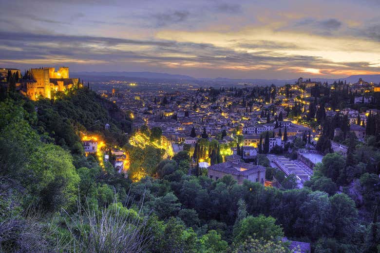 Granada ao anoitecer