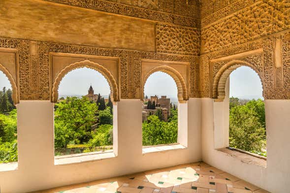 Alhambra Small Group Tour + Albaicín & Sacromonte