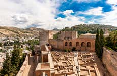 Tour privado por la Alhambra sin visita a los Palacios Nazaríes