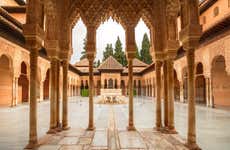 Transporte a la Alhambra y los Palacios Nazaríes con entradas y guía