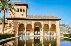 Alhambra + Nasrid Palaces Guided Tour Without Tickets