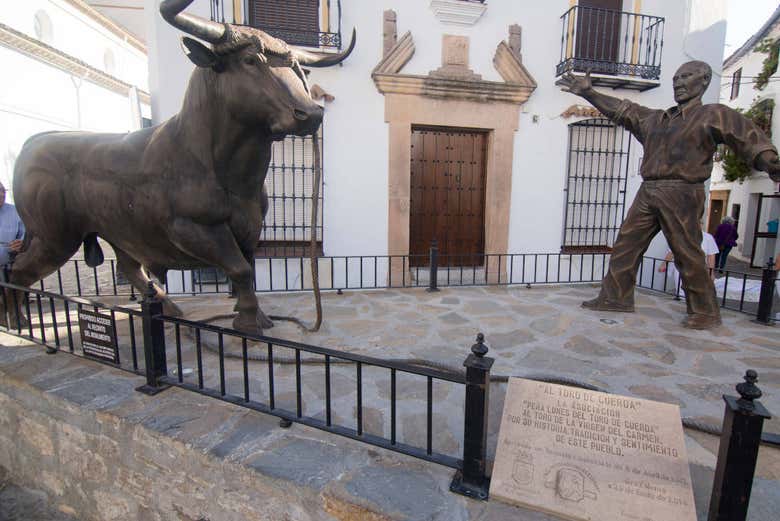 Monument to the bull on a rope