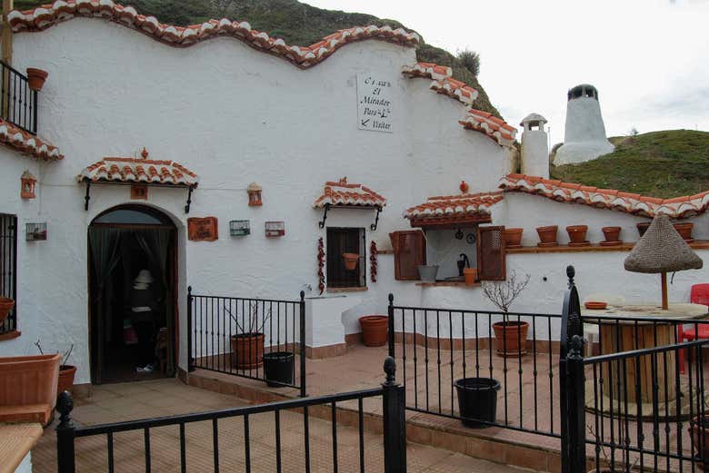 Visitando una casa-cueva tipica di Guadix