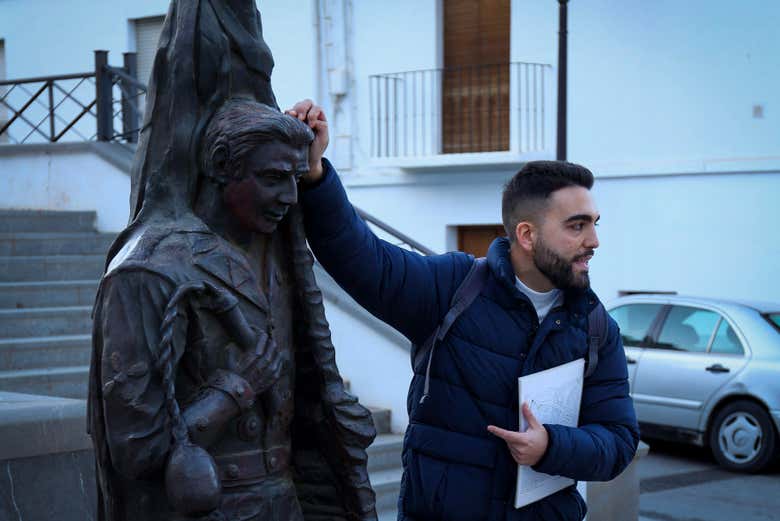 El guía durante el free tour por Guadix