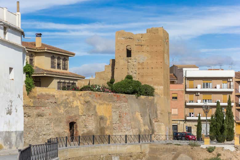 Passando accanto al Torrione del Ferro