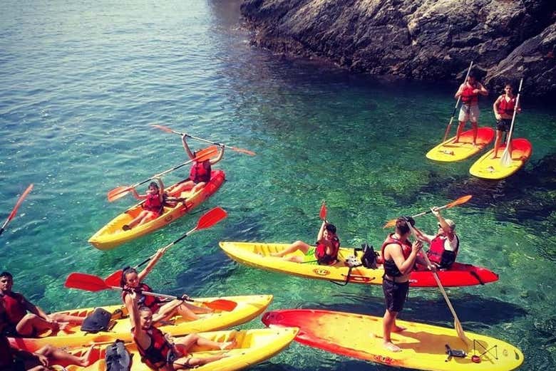 Grupo durante el tour en kayak por La Rijana