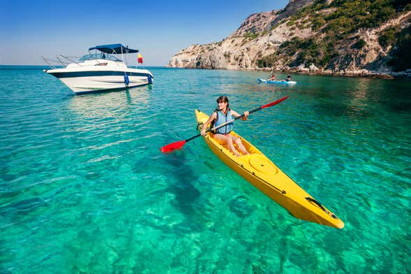 Kayak y snorkel en la playa de La Rijana