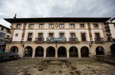Entrada al Museo de la Paz de Gernika