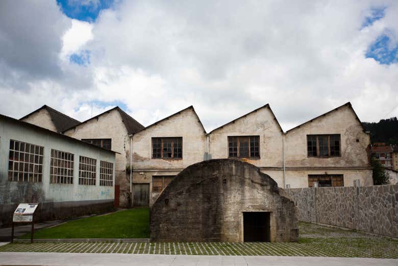 Abrigo perto das fábricas