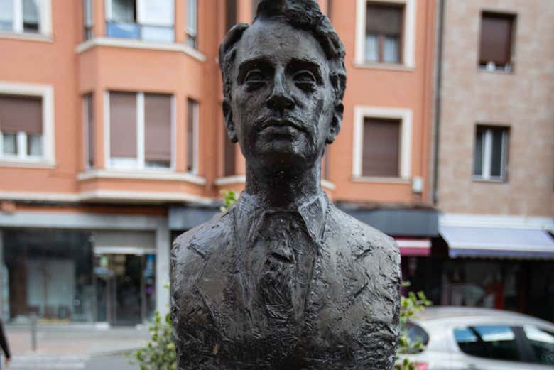 Buste de George Steer