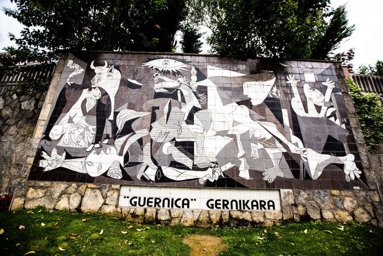 Peinture murale grandeur nature de Guernica par Picasso