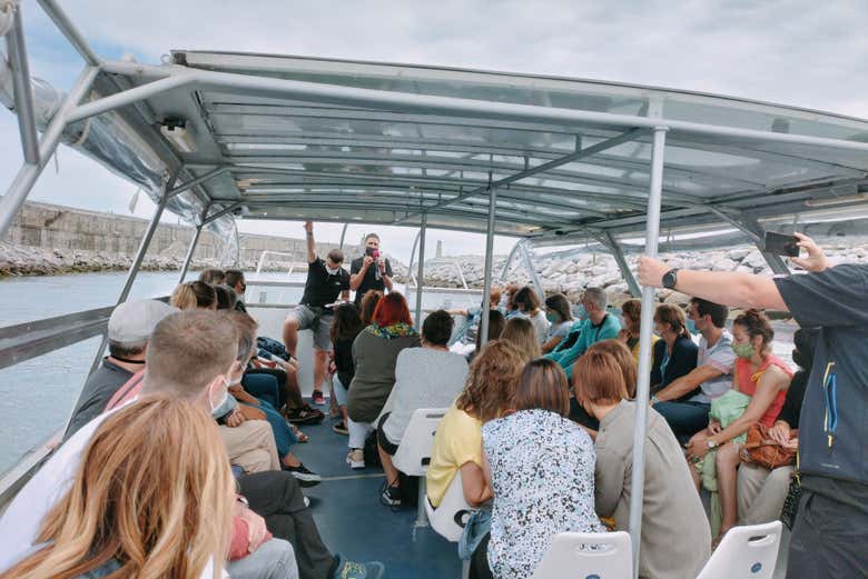 Disfrutando de las explicaciones del guía