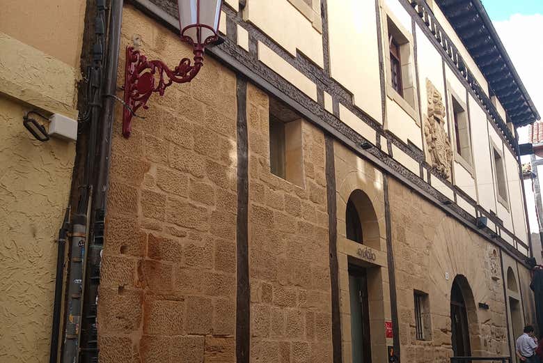 Vous vous promènerez dans les belles rues de Haro