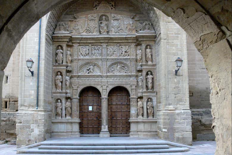 Fachada de la iglesia de Santo Tomás