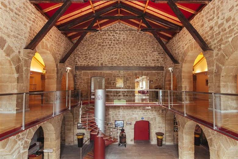El interior de las Bodegas Bilbaínas
