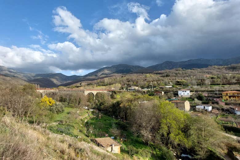 A montanha de Cáceres no horizonte