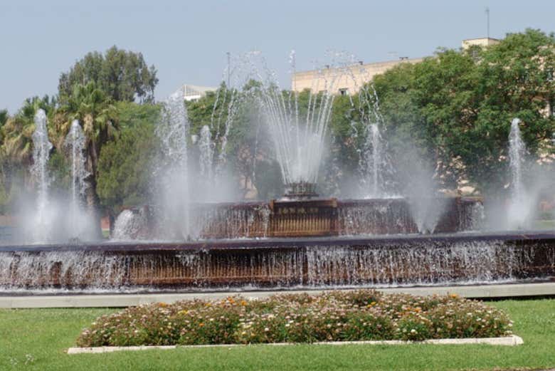Exploring Avenida Andalucía in Huelva