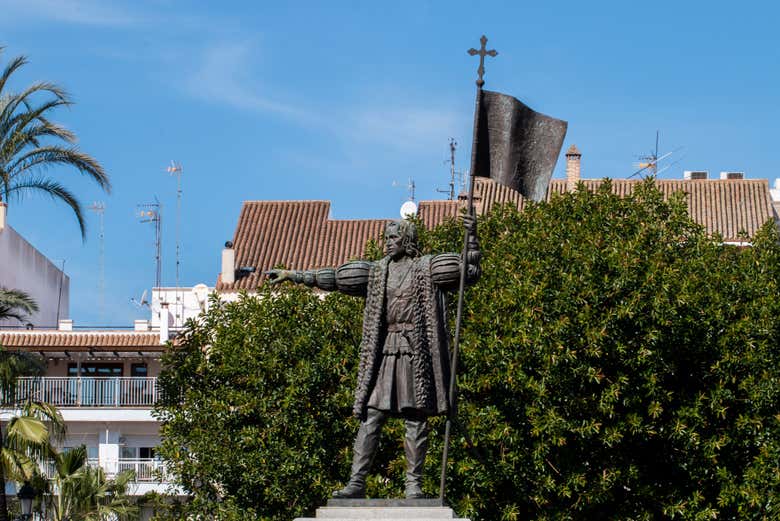 Detalle de la escultura de Colón