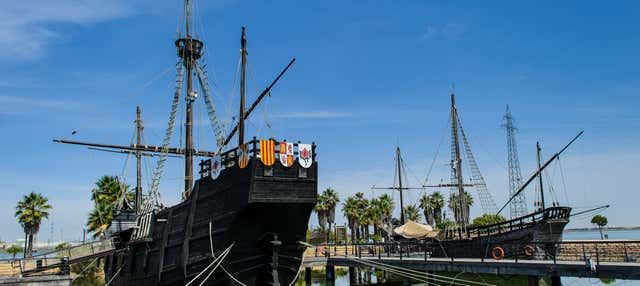 Paseo en barco al Muelle de las Carabelas