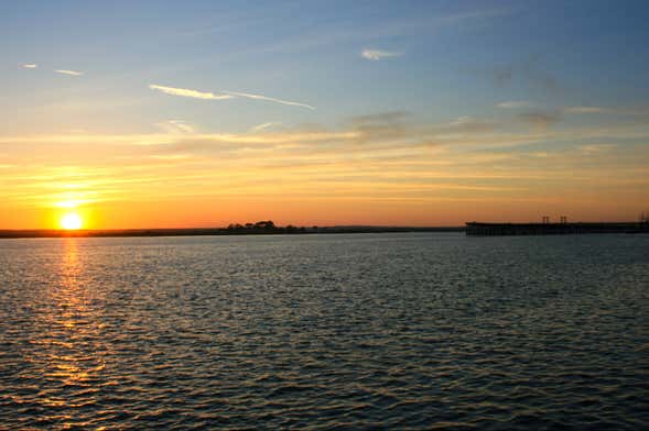 Passeio de barco pela ria de Huelva ao entardecer