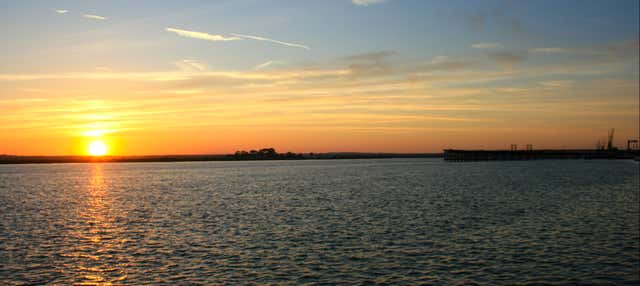 Paseo en barco por la ría de Huelva al atardecer