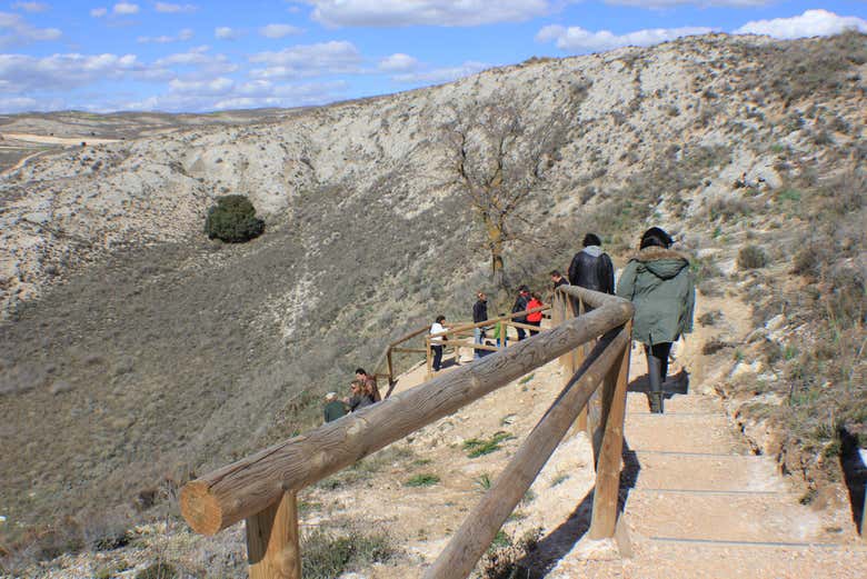 Recorriendo el exterior de las minas de Lapis Specularis