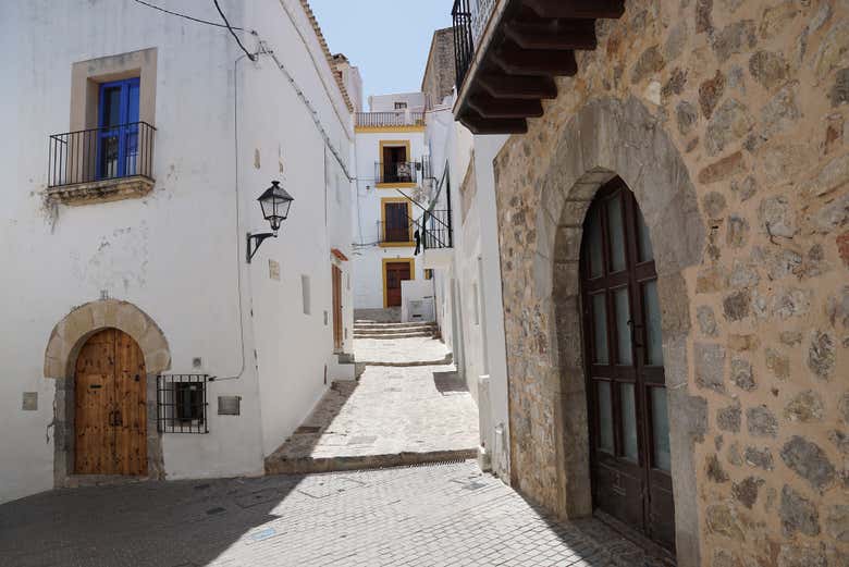 Ruela do centro histórico de Ibiza