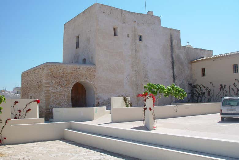 See the traditional buildings of Formentera