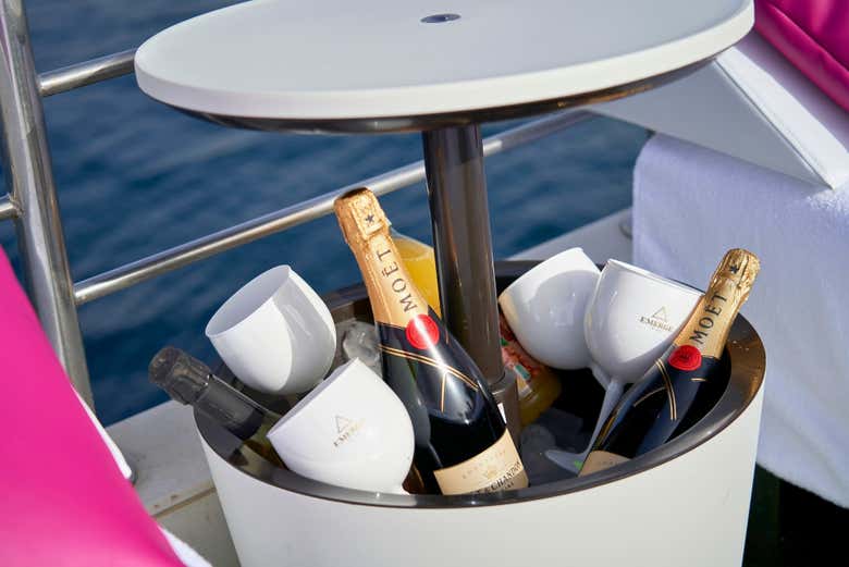 Champagne a bordo