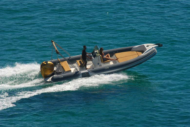 Balade en bateau vers l'île de Tagomago