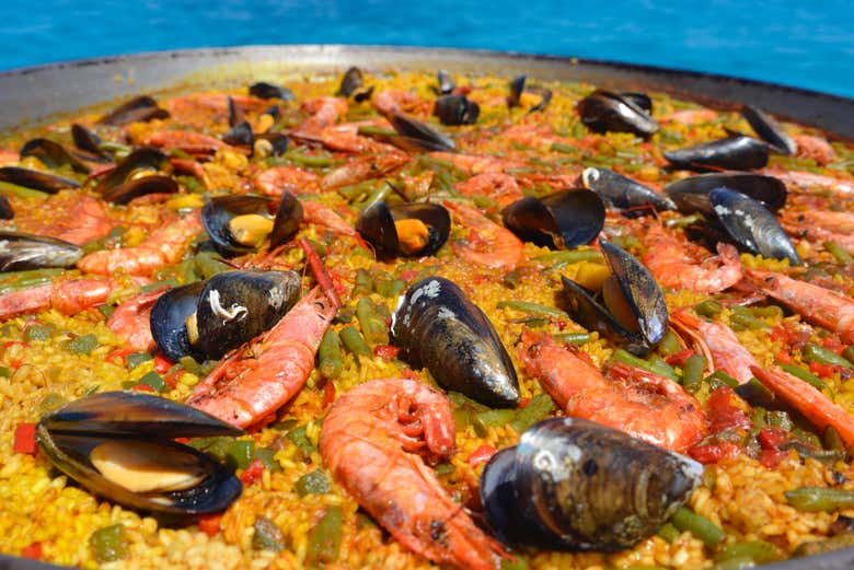 La tripulación preparará una paella a bordo