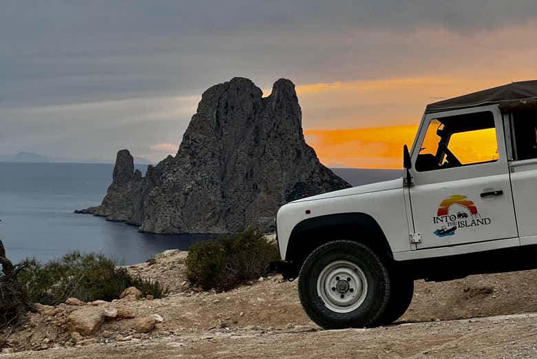 4x4 junto a la costa de Ibiza
