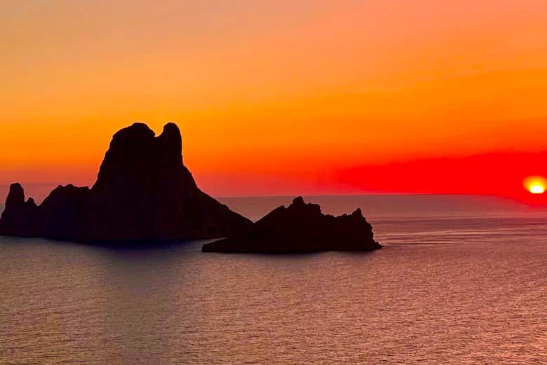Atardecer en el peñón de Es Vedrà