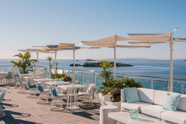 Contemplad el mar Mediterráneo desde el exclusivo rooftop