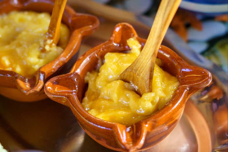 Delicioso alioli listo para comer 
