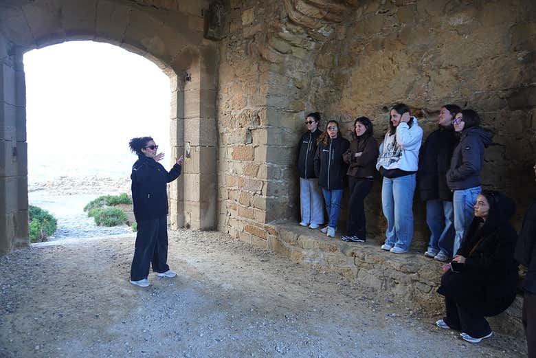 Una de las paradas durante la visita guiada por Tabarca