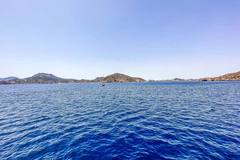 Las azules aguas de Isla Plana