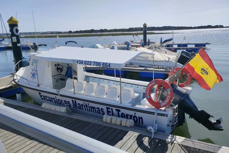 Barco preparado para navegar pelo rio Piedras