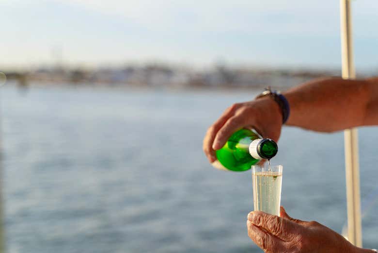 Taça de vinho do Condado junto do rio Piedras