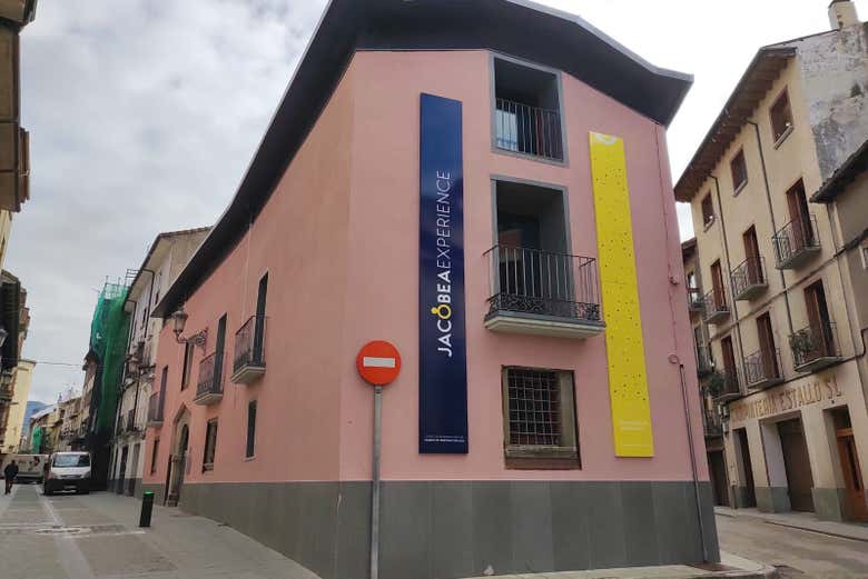Recorreremos el casco antiguo de Jaca