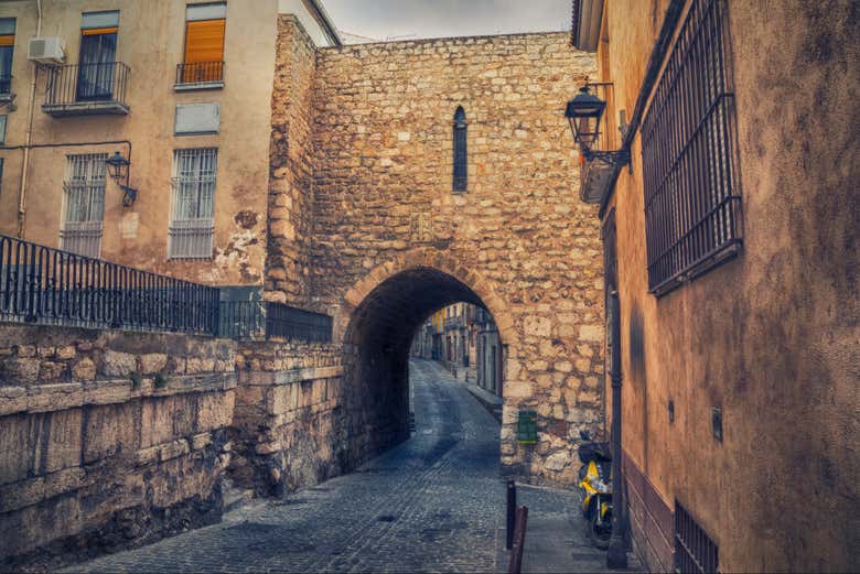 Conociendo los misterios  que encierra el Arco de San Lorenzo