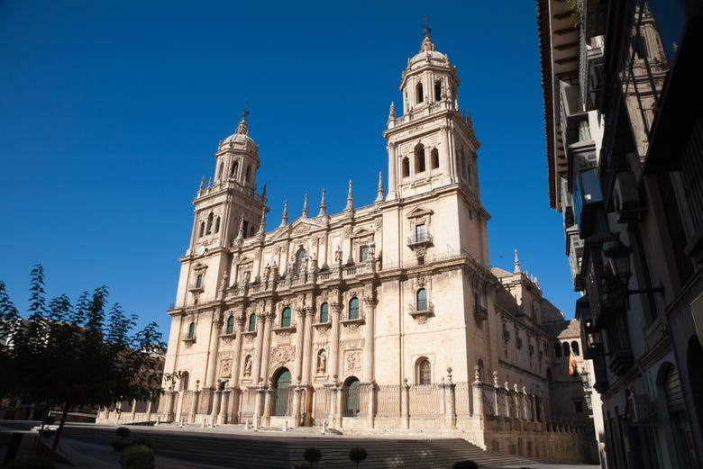 Admirando la catedral de Jaén