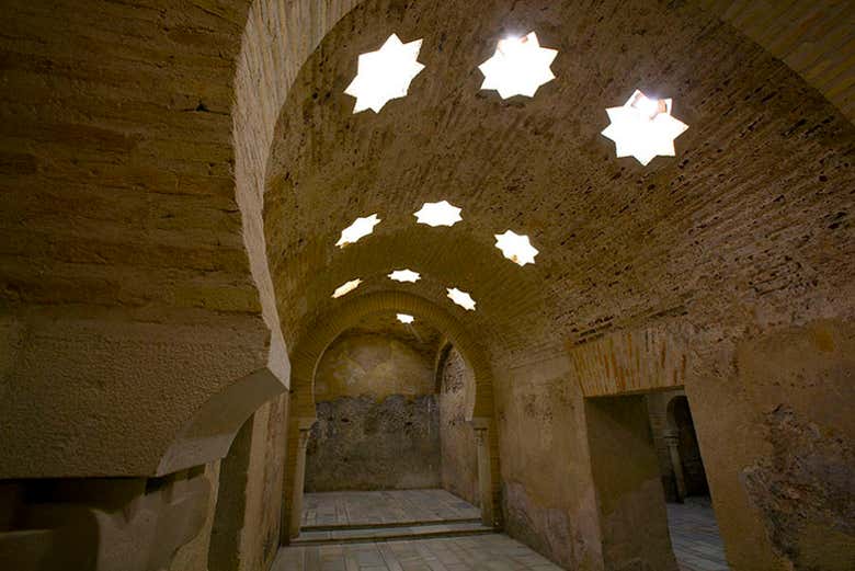 Sala fría de los Baños Árabes